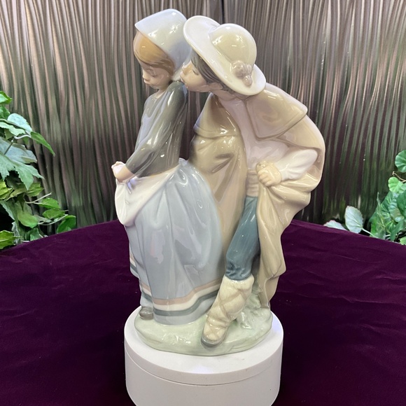 Lladro Figurine Boy Trying to Kiss Girl - Picture 3 of 6